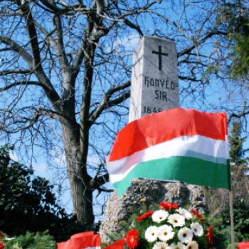 Ünnepi megemlékezés és koszorúzás a mosoni temetőben