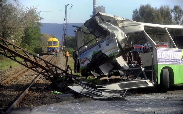 Tatabányai buszbaleset - Vértes Volán: a buszsofőr nincs kihallgatható állapotban
