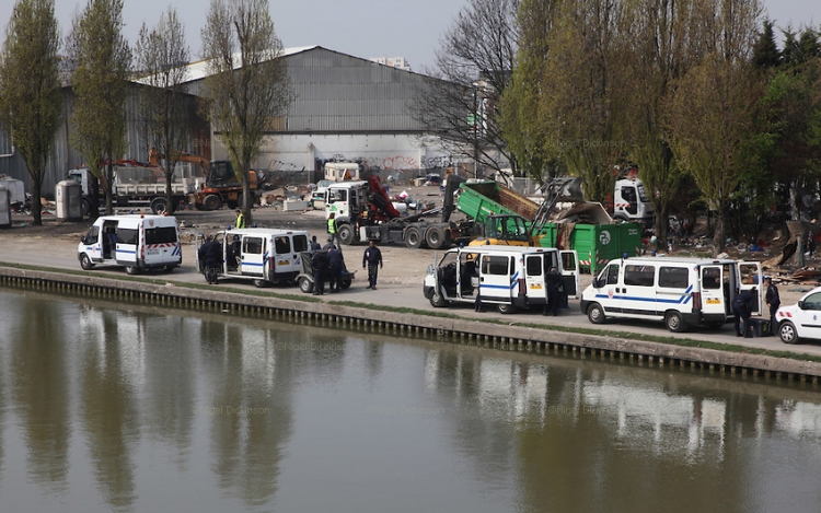 Újabb cigánytelepet számolt fel a francia rendőrség Párizs közelében
