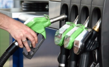 Csökkent a benzin, nőtt a gázolaj ára