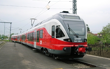 Több és hosszabb vonat közlekedik az adventi hétvégéken Budapest és Bécs között