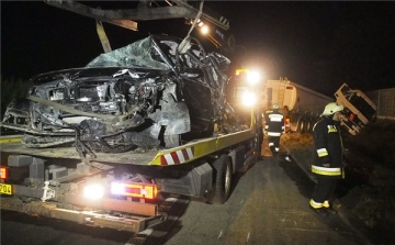 Halálos áldozata is van az M5-ösön történt balesetnek