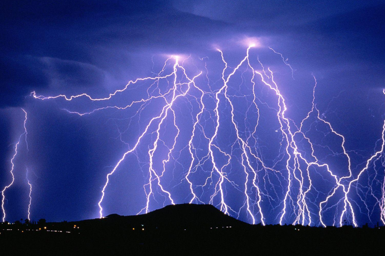 Mit tegyünk villámlás esetén?