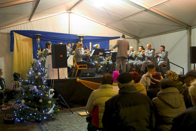 Adventi Esték, MOFÉM Fúvószenekar és a Kühne Koncert Fúvószenekar ünnepi műsora (Fotó: Stipkovits Veronika)