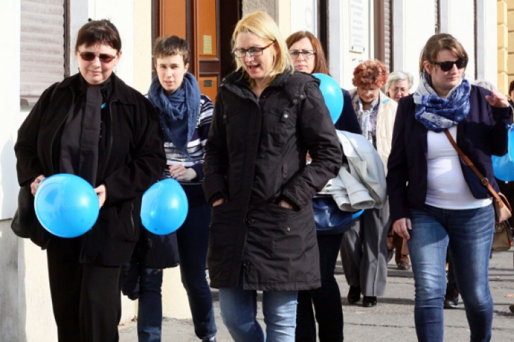 2016 április 2. - Kék séta az autizmussal élőkért (Fotó: Stipkovits Veronika)