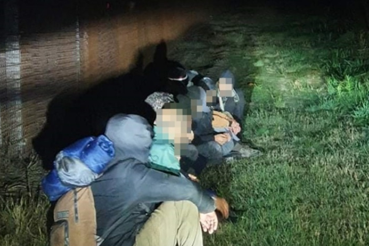 Több mint ezerszáz határsértő ellen intézkedtek a rendőrök a hétvégén