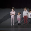 Jótékonysági műsor a Fehér Ló táncos kiscsoportjainak javára.