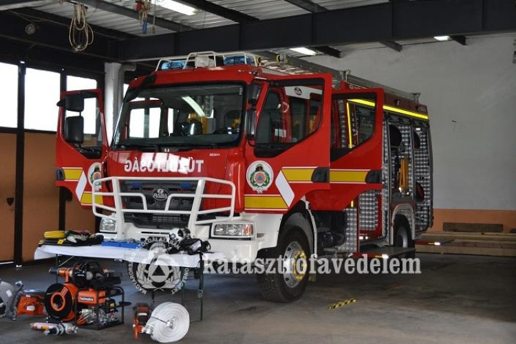  Új magyar gyártású tűzoltóautó Mosonmagyaróváron