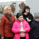 Kőrisfacsemetéket ültettek a diákok a Nolato Magyarország Kft telephelyén