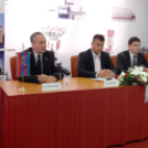 Az első támogatási szerződés a mosonmagyaróvári Sportcsarnokhoz