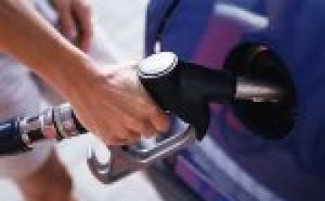 A benzin ára nő, a gázolajé csökken a mai napon