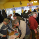 Kolbásztöltő verseny (Fotó: Nagy Mária)