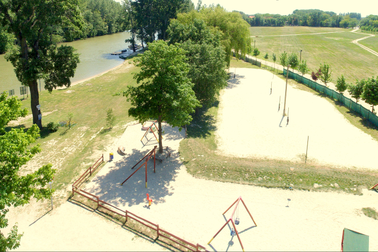 Engedélyezett a fürdés az Itató szabad strandon