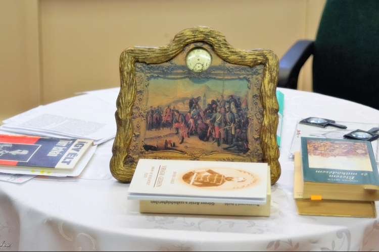 Rendhagyó történelem óra a könyvtárban