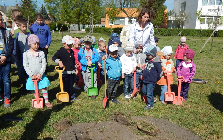 Faültetés a Föld napján