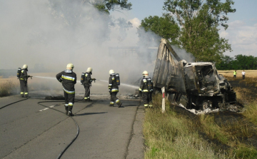 Teljes útlezárás a 86-os főúton