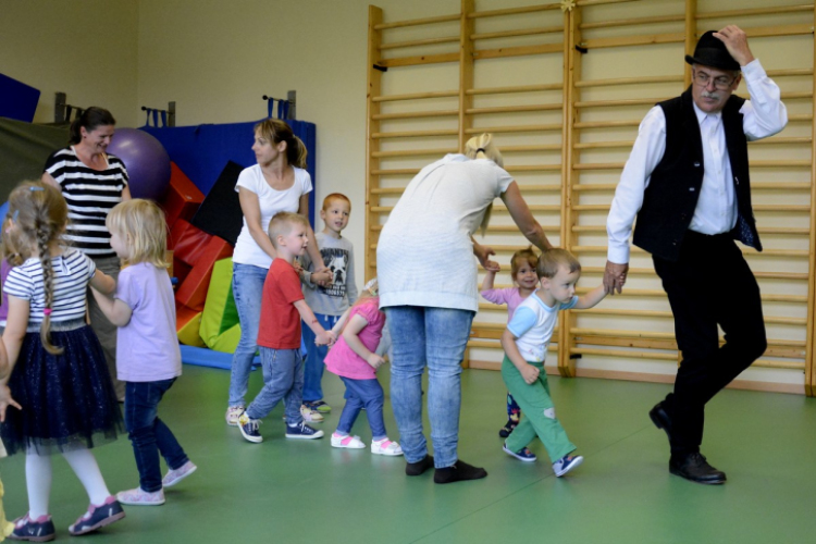 Gyereknap a Pillangó Óvodában és Mini Bölcsődében, a Kislaptáros zenekarral