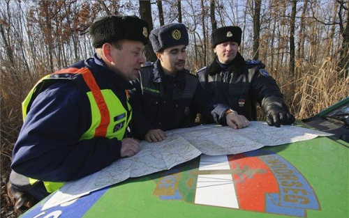 Szíriai család a magyar gépkocsiban