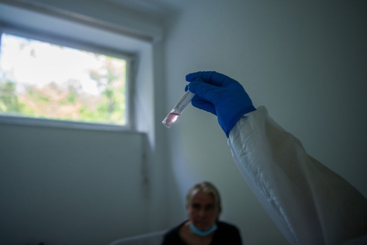 Közösen fejlesztenek koronavírus elleni vakcinát a PTE kutatói egy osztrák céggel