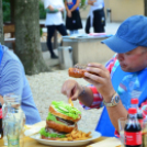 Hamburgerervő verseny az Englernél (Fotó: Patács Judit)