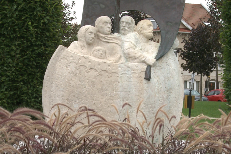 Megújult a Bárka szobor