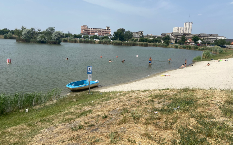 Szabadstrand nyílt a Báger-tónál 