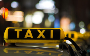 Taxival és személyautóval próbálkoztak 