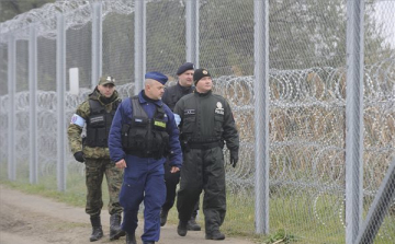 Megkezdték a szolgálatot a lengyel határőrök a magyar-szerb határon