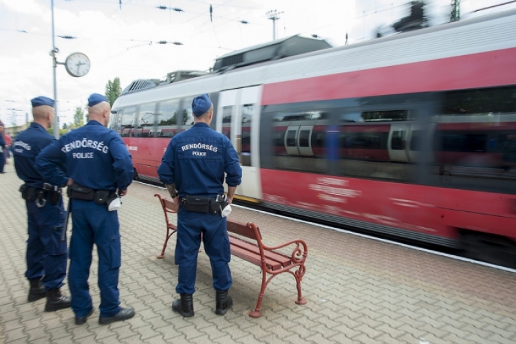 Vonattal akartak Ausztriába jutni