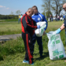 Az MKC SE és az MTE 1904 csapata is csatlakozott a Teszedd! önkéntes szemétszedő akciójához (Fotó: Bánhegyi István)