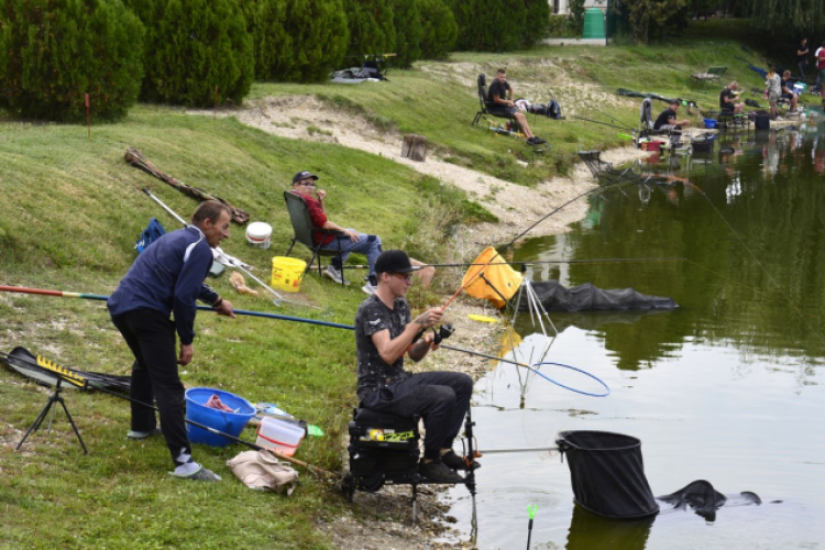 Jótékonysági horgászverseny daganatos betegek javára