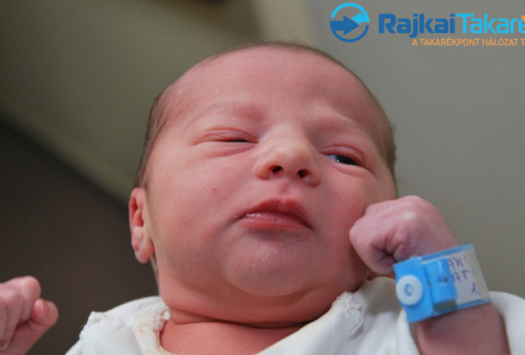 Csáki Csenge Kata, 3250 gr. Móvár