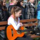 Koszorúzás a József Attila szobornál (Fotó: Nagy Mária)