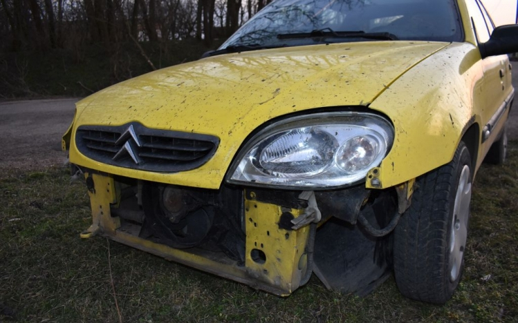 Elhagyta a baleset helyszínét, hazudott a rendőröknek és eltiltás hatálya alatt vezetett