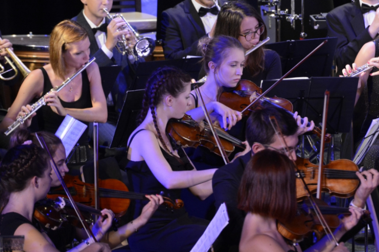 PIOTRKÓW TRYBUNALSKI ÉS A MOSONYI MIHÁLY ZENEISKOLA KONCERTJE