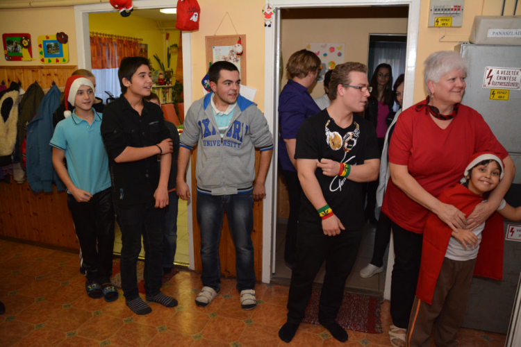 A Veszprém Barabás Duna Takarék KC kézilabda csapat a Gyerekek Átmeneti Otthonában (Fotó: Nagy Mária)