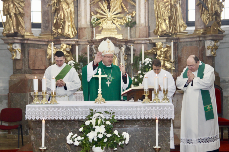 Veres András győri megyéspüspök celebrálta az ünnepi szentmisét Mosonmagyaróváron