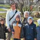 Faültetés óvodásokkal (Fotó: Nagy Mária)