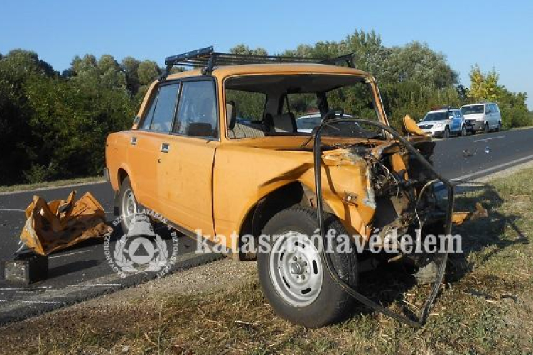 Kamion és személygépkocsi ütközött