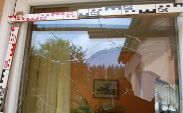 Arany ékszereket lopott