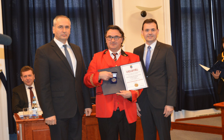 Elismerésben részesült a 70 éves jubileumát ünneplő Kühne Koncert Fúvószenekar