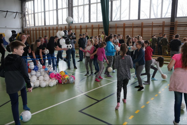 Népszerű a  „DOBJ EGY LABDÁT”  kampány