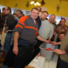 Kolbásztöltő verseny (Fotó: Nagy Mária)