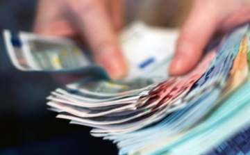 Sok pénz maradhat a pénzintézeteknél