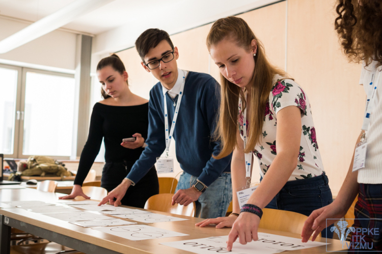 9 gimnázium legjobbjai mérték össze tudásukat a Bionika Akadályversenyen