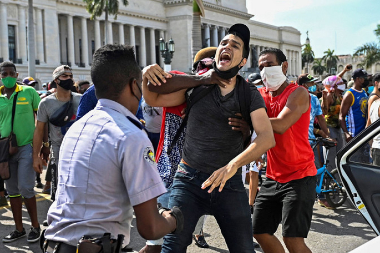 Az EU aggodalmát fejezte ki a kubai megmozdulások elfojtása, valamint a tüntetők és újságírók letartóztatása miatt