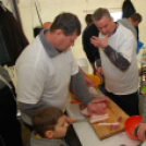 Kolbásztöltő verseny (Fotó: Nagy Mária)