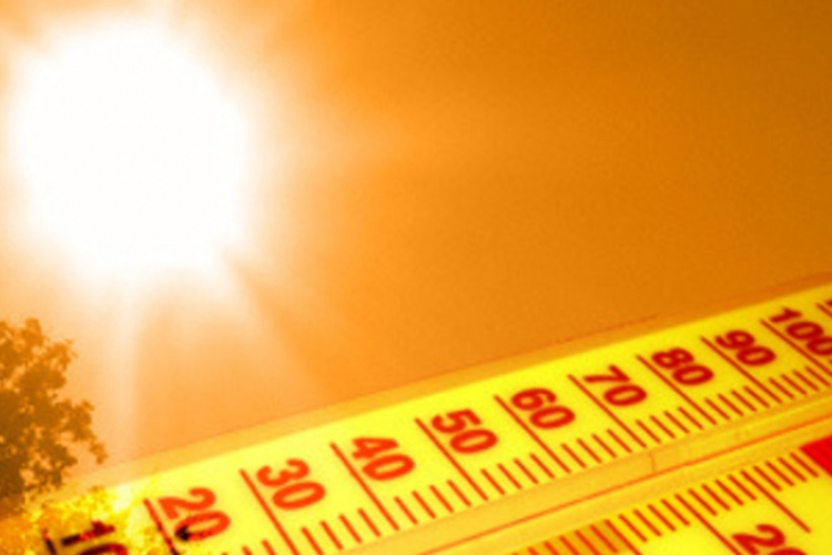 Kánikula és extrém UV-B-sugárzás miatt is figyelmeztetnek