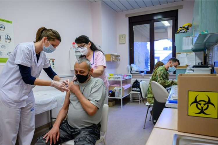 Már minden harmadik magyar megkapta az első védőoltást