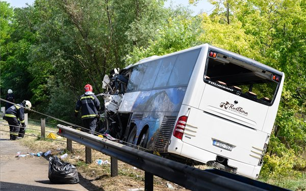 Az utazásszervező szerint kifogástalan állapotú volt az M7-esen balesetet szenvedett busz